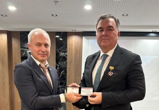 TÜRKSİT Başkanı Kemal Kurnaz’a Türk Dünyasına Hizmet Ödülü